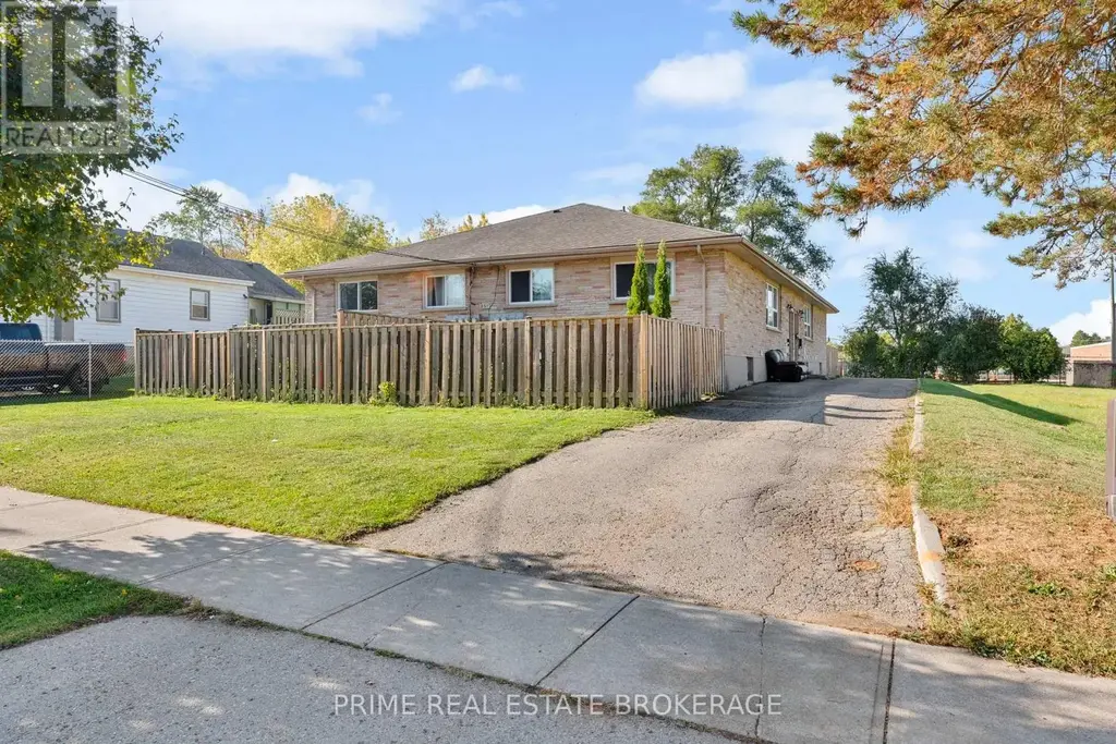 2 - 231 Greenwood Avenue, London South (South D)